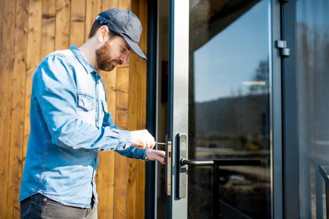 Comment sécuriser les portes et fenêtres de votre boutique ?