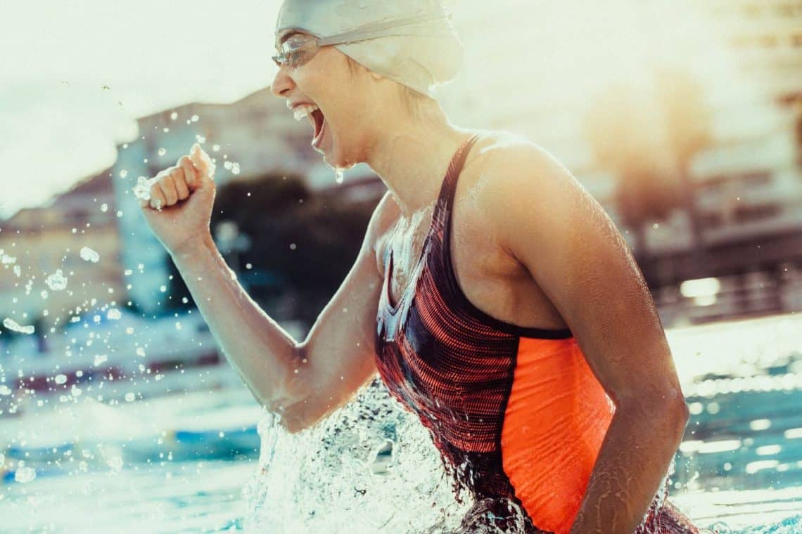 compétition sportive bonnet bain personnalisé produit natation logo sponsor équipements sportifs accessoires personnalisation