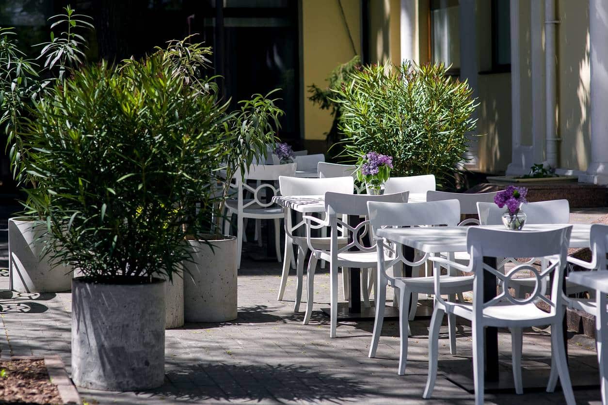 Un Parasol pergola bioclimatique restaurant