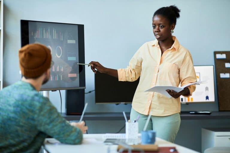 Comment l'intégration audiovisuelle révolutionne le travail collaboratif