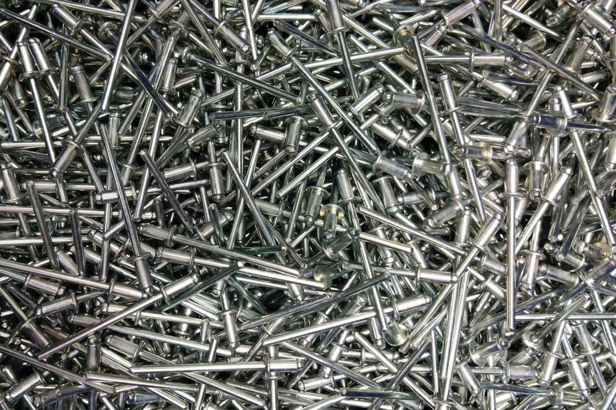 Rivets assemblage pièces industrie