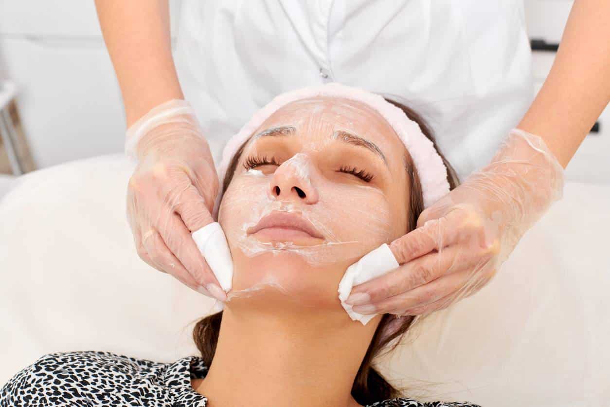 soins dans institut de beauté  